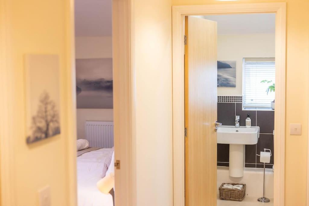 The Wellness Lodge- Gym, Table Tennis, Cinema, Parking And More! บาธ ภายนอก รูปภาพ